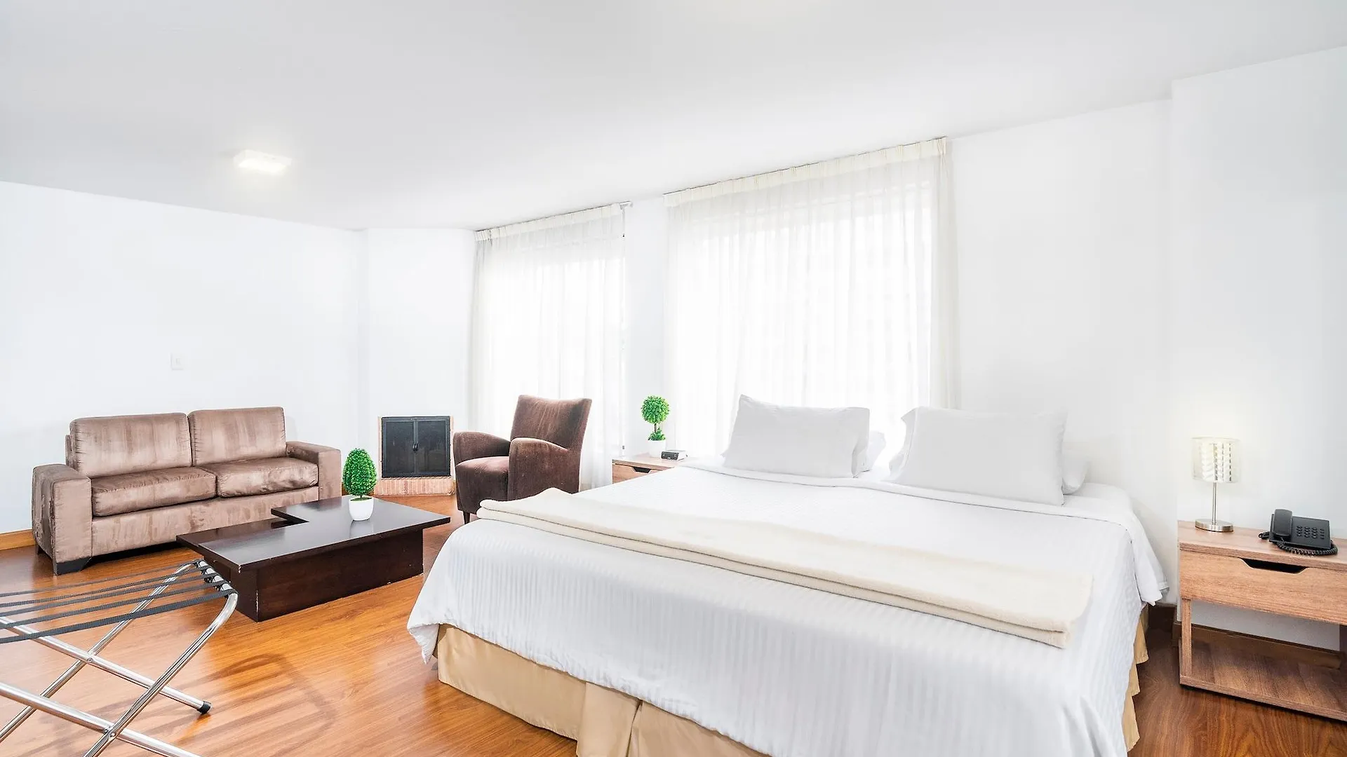 Lloyds Apartasuites Parque 93 Bogota 4*,  Colombia