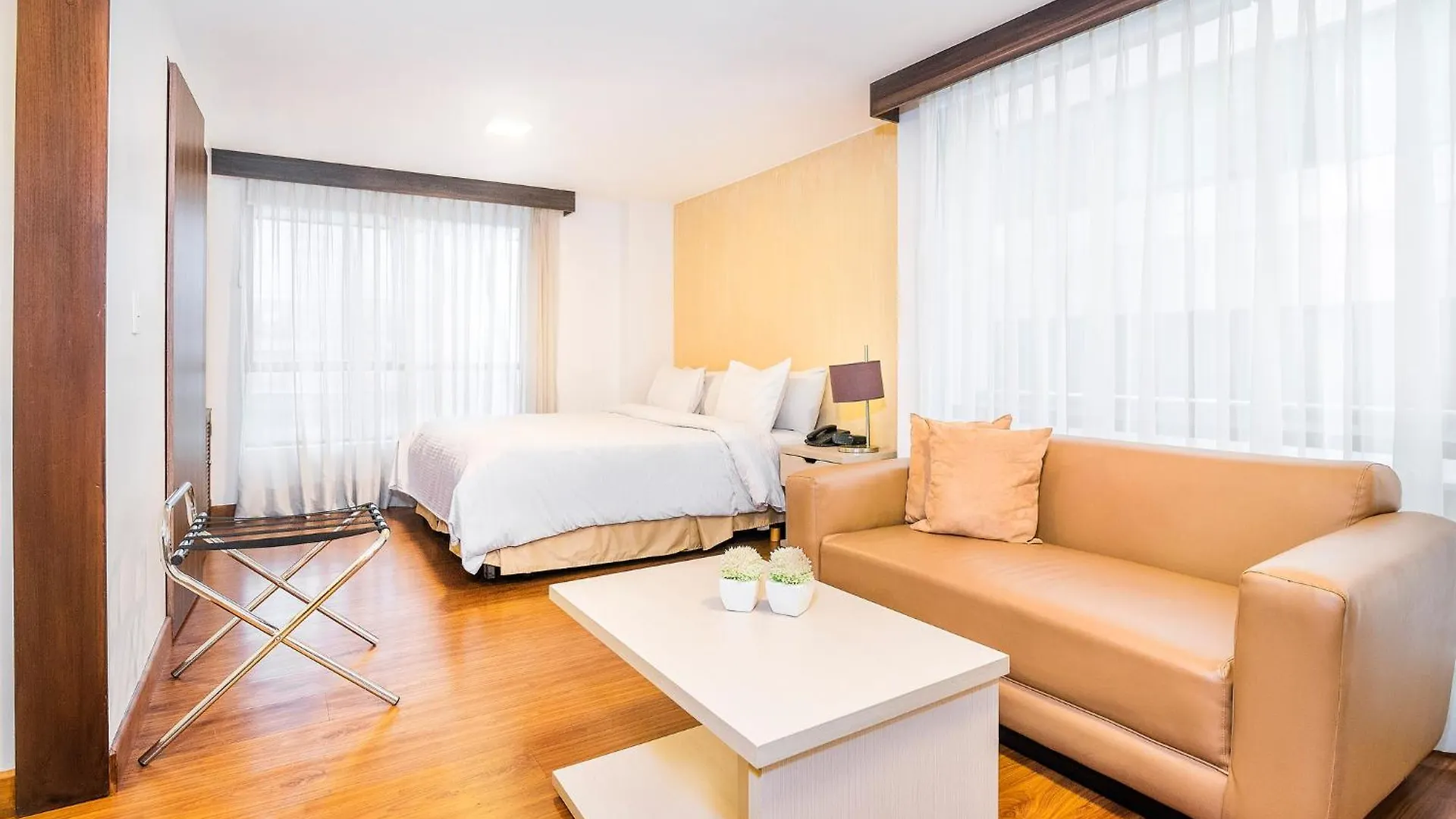 Lloyds Apartasuites Parque 93 Bogota 4*,  Colombia
