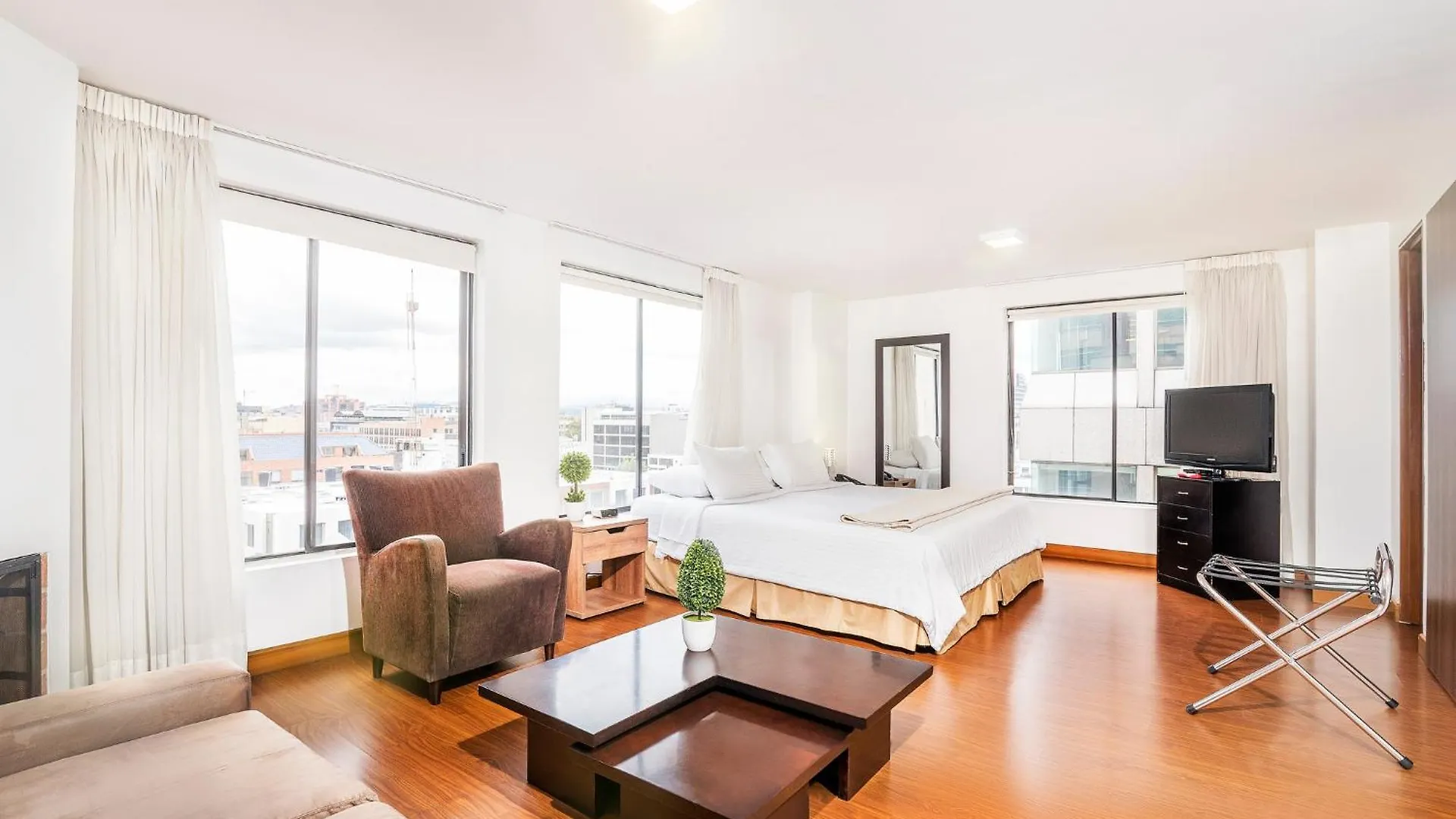 Aparthotel Lloyds Apartasuites Parque 93 Bogota