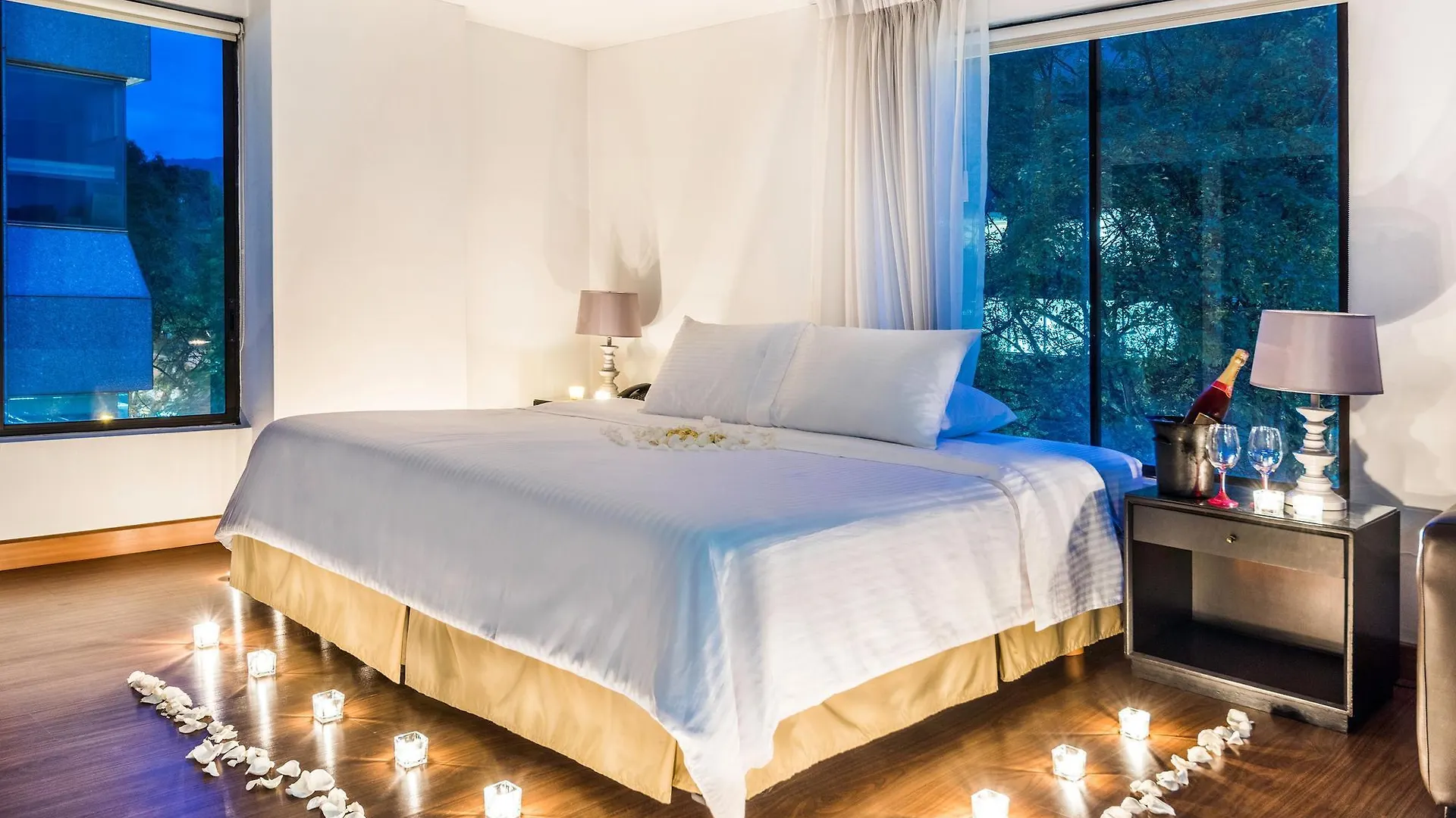 Lloyds Apartasuites Parque 93 Bogota 4*,